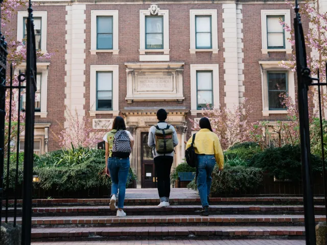 Students entering college campus